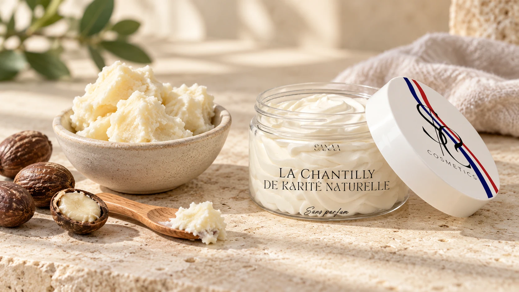 Texture dense du beurre brut et texture fouettée de la chantilly Sanaa Cosmetics