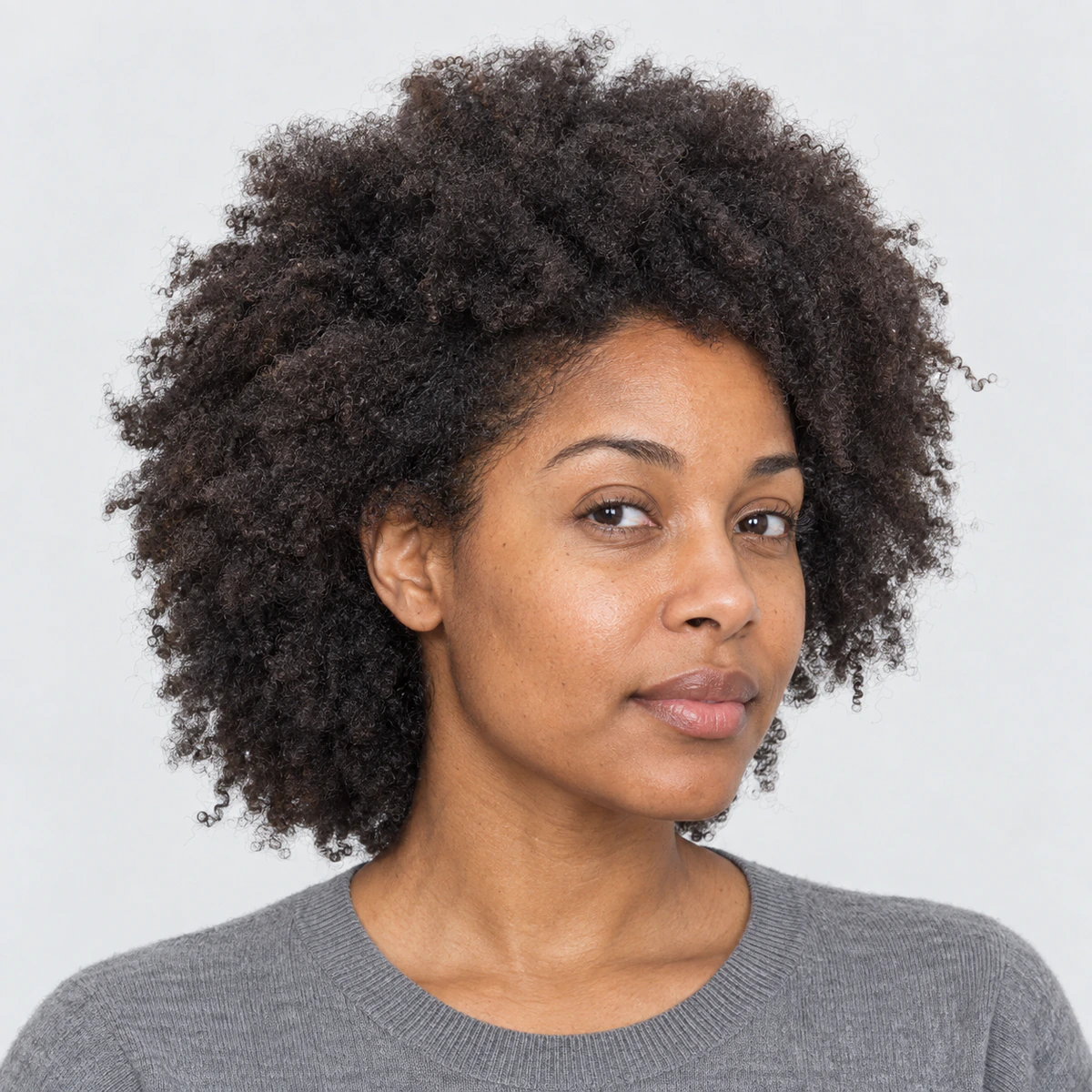 Cheveux crépus secs et peu définis